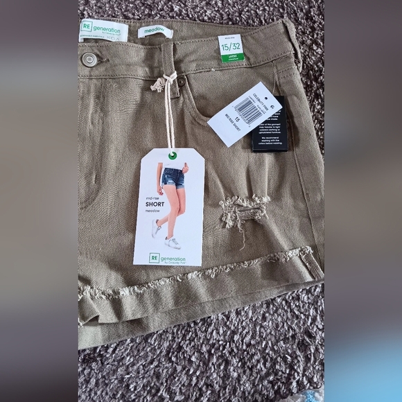 Regeneration Womans Mid Rise  Cuffed Shorts, NWT, Size 15/32, Slate green - Picture 3 of 5